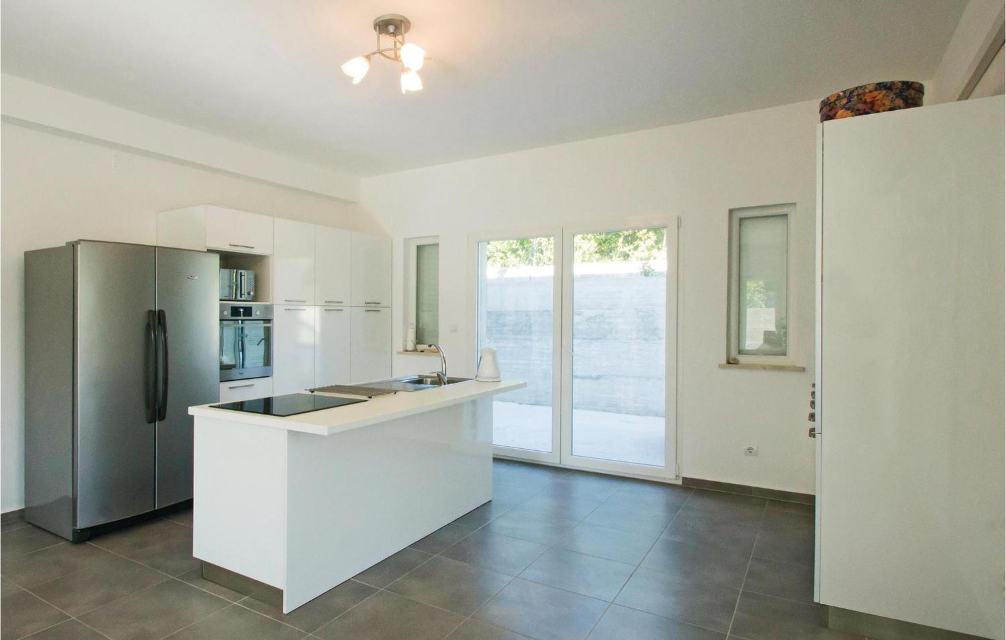 Stunning Apartment In Grscica With Kitchen プリズバ エクステリア 写真