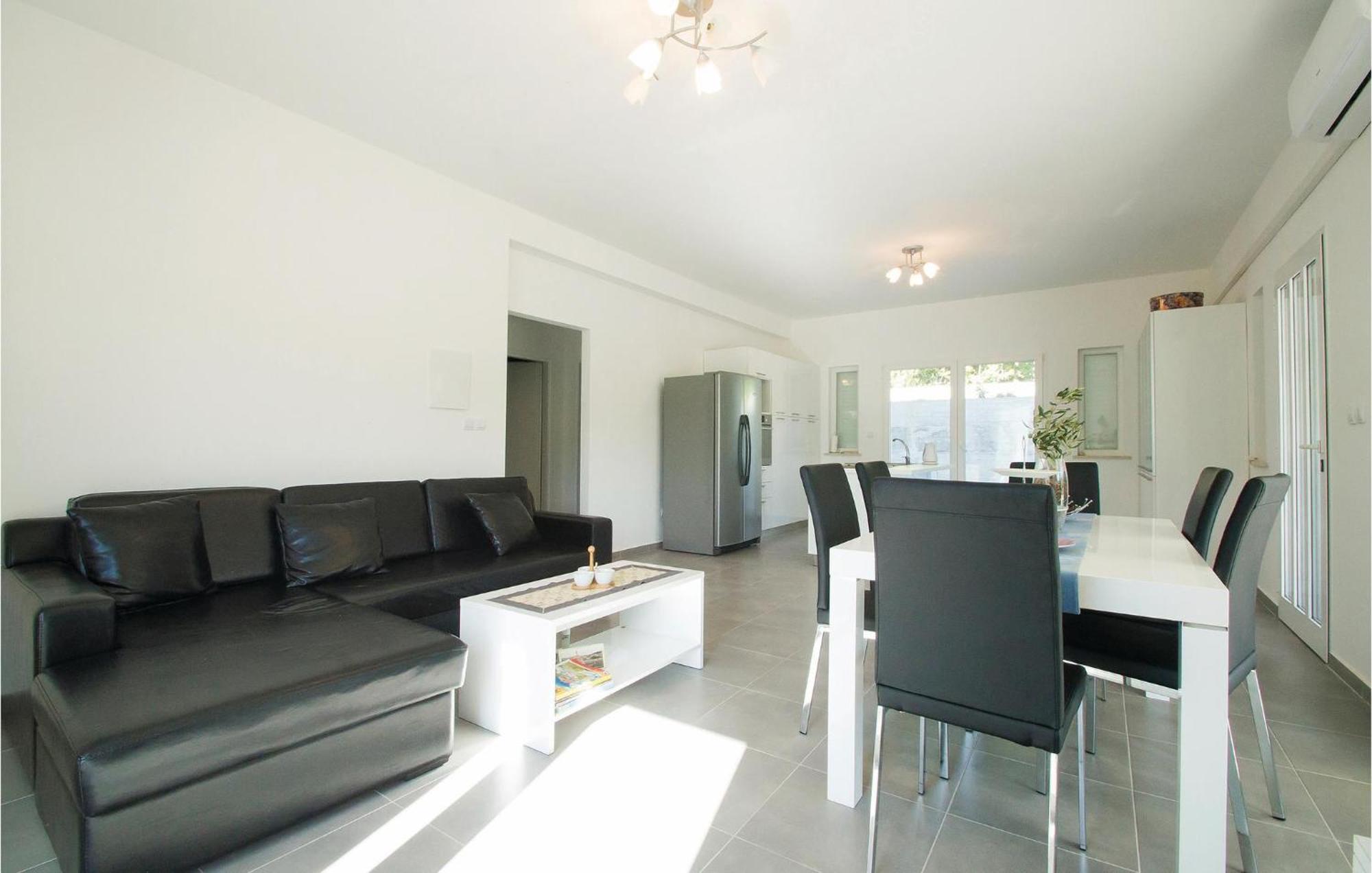 Stunning Apartment In Grscica With Kitchen プリズバ エクステリア 写真